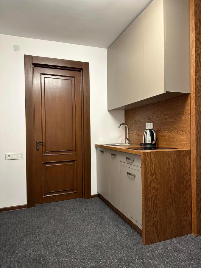 R&R Hotel Erevan Esterno foto