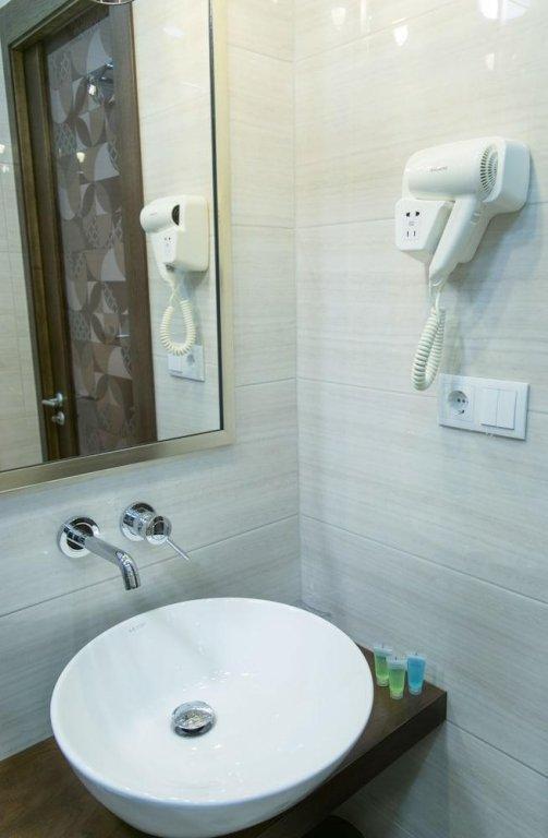 R&R Hotel Erevan Esterno foto