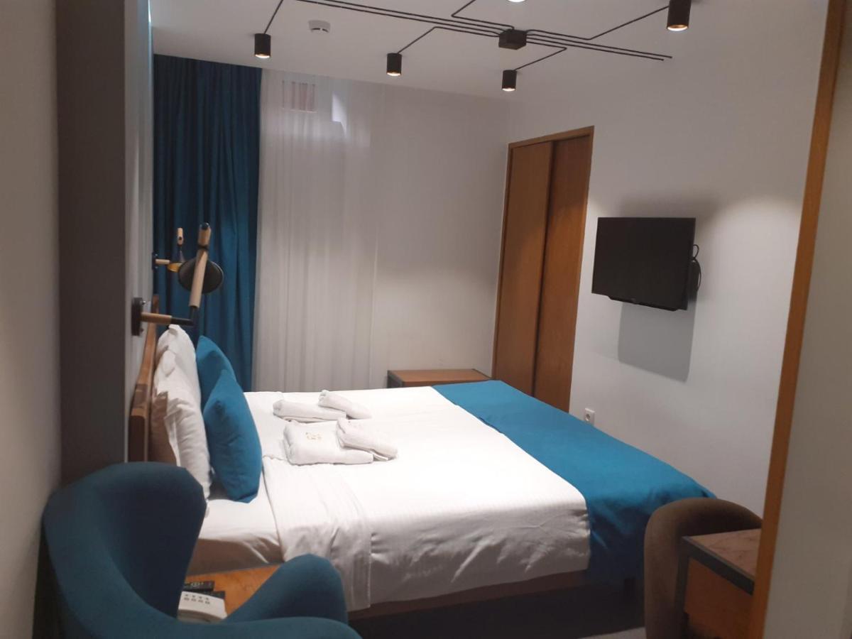 R&R Hotel Erevan Esterno foto