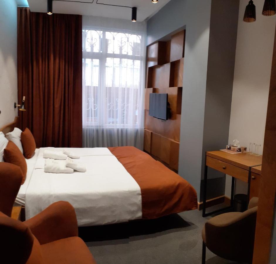 R&R Hotel Erevan Esterno foto