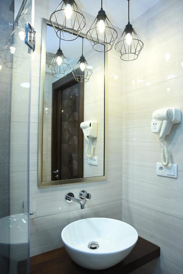 R&R Hotel Erevan Esterno foto