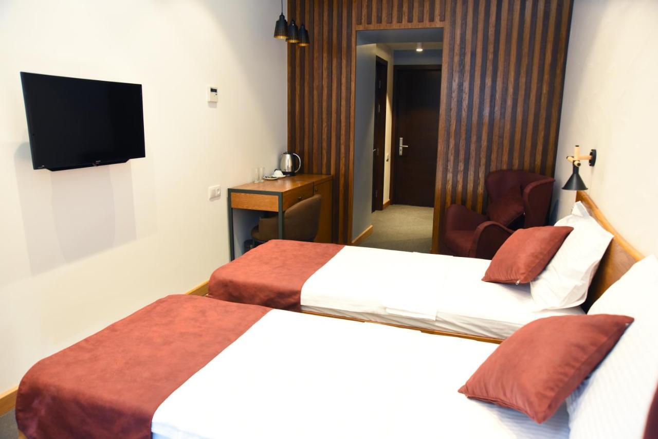 R&R Hotel Erevan Esterno foto